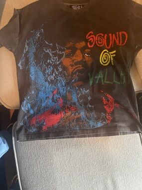 Vallejo Black 'Sound of Wallo' Graphic Short Sleeve Tee